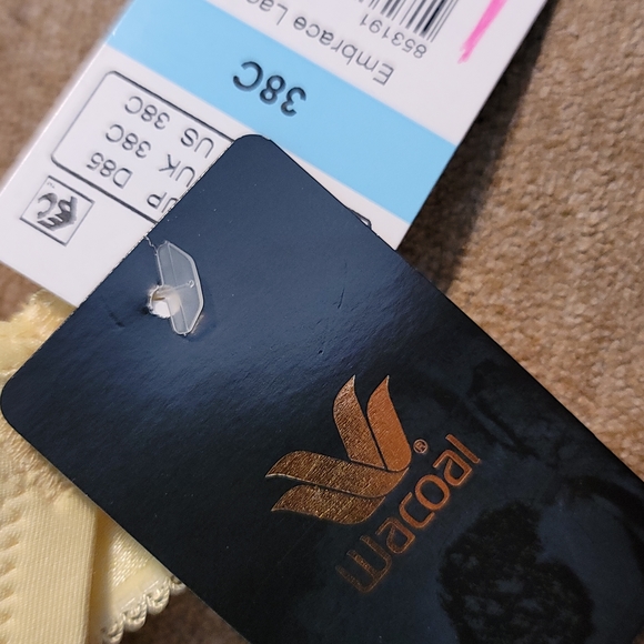 Wacoal pale yellow lace embroidered bra - Picture 15 of 15